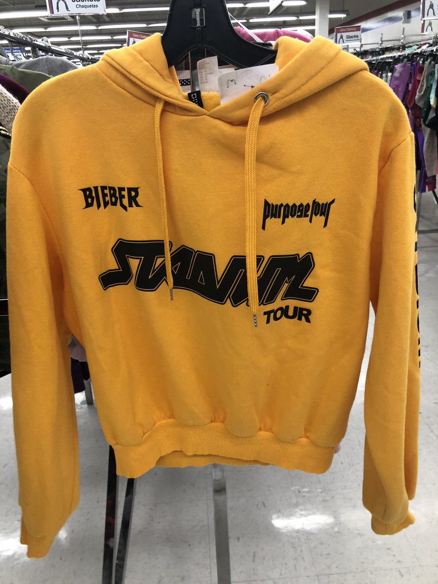 poppinmysht's tweet photo. 2 dollars at the thrift 🤔 https://t.co/NDdpMhjBbL