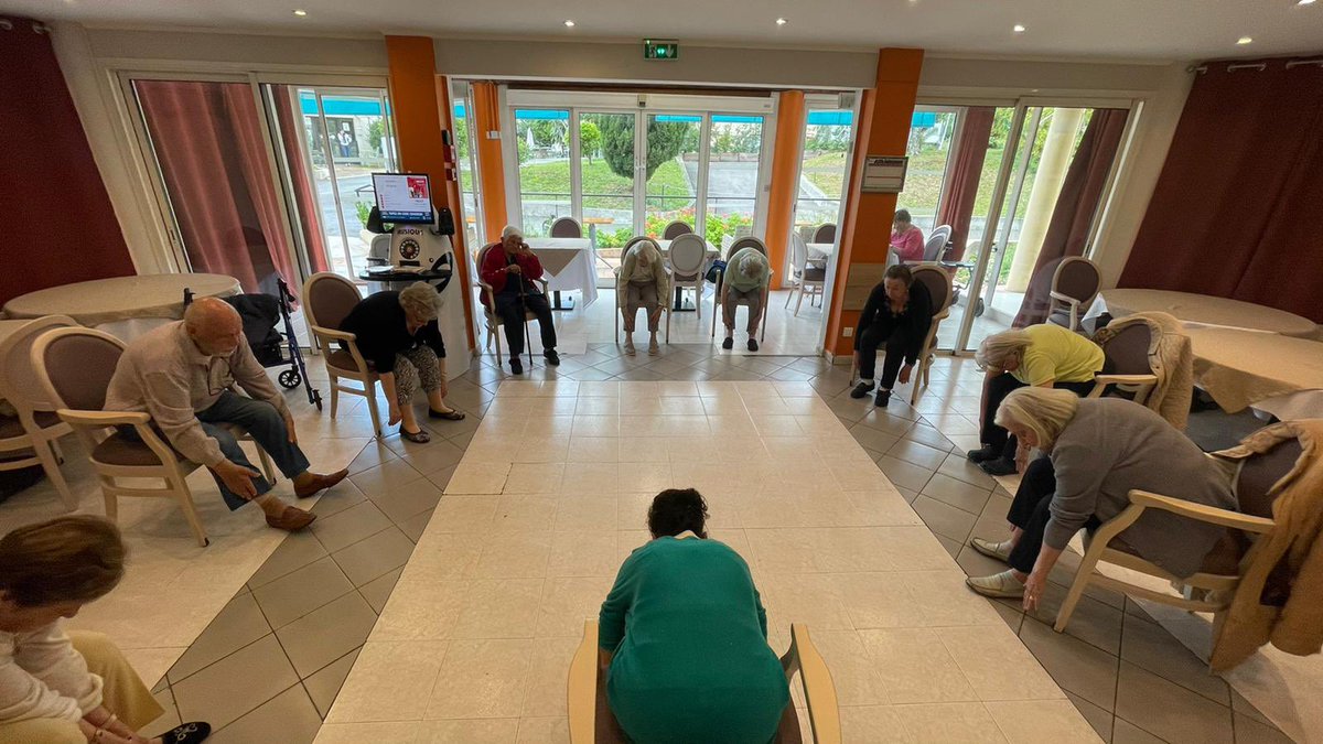 vanessa___dc's tweet photo. Le vendredi c’est détente ☺️ au Château de la Brague avec un cours de yoga 🧘‍♀️ et un cours de méditation adaptée avec notre animatrice Aline #ehpad #seniorcare #yoga #bienetre #meditation @antibes_jlp @Groupe_DomusVi 
Merci à notre photographe @DermengiuMarian 😉 https://t.co/yO4jXtg7rk