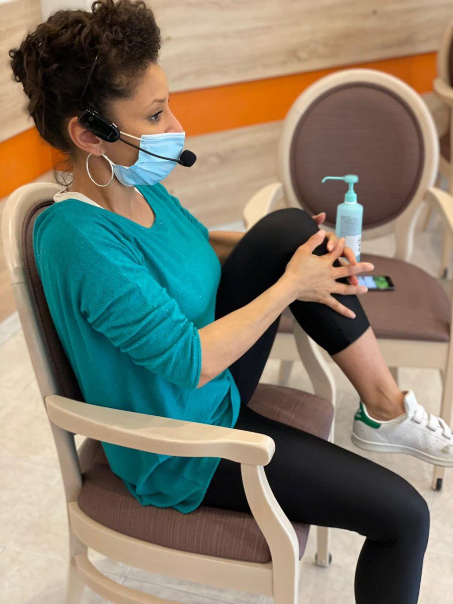vanessa___dc's tweet photo. Le vendredi c’est détente ☺️ au Château de la Brague avec un cours de yoga 🧘‍♀️ et un cours de méditation adaptée avec notre animatrice Aline #ehpad #seniorcare #yoga #bienetre #meditation @antibes_jlp @Groupe_DomusVi 
Merci à notre photographe @DermengiuMarian 😉 https://t.co/yO4jXtg7rk