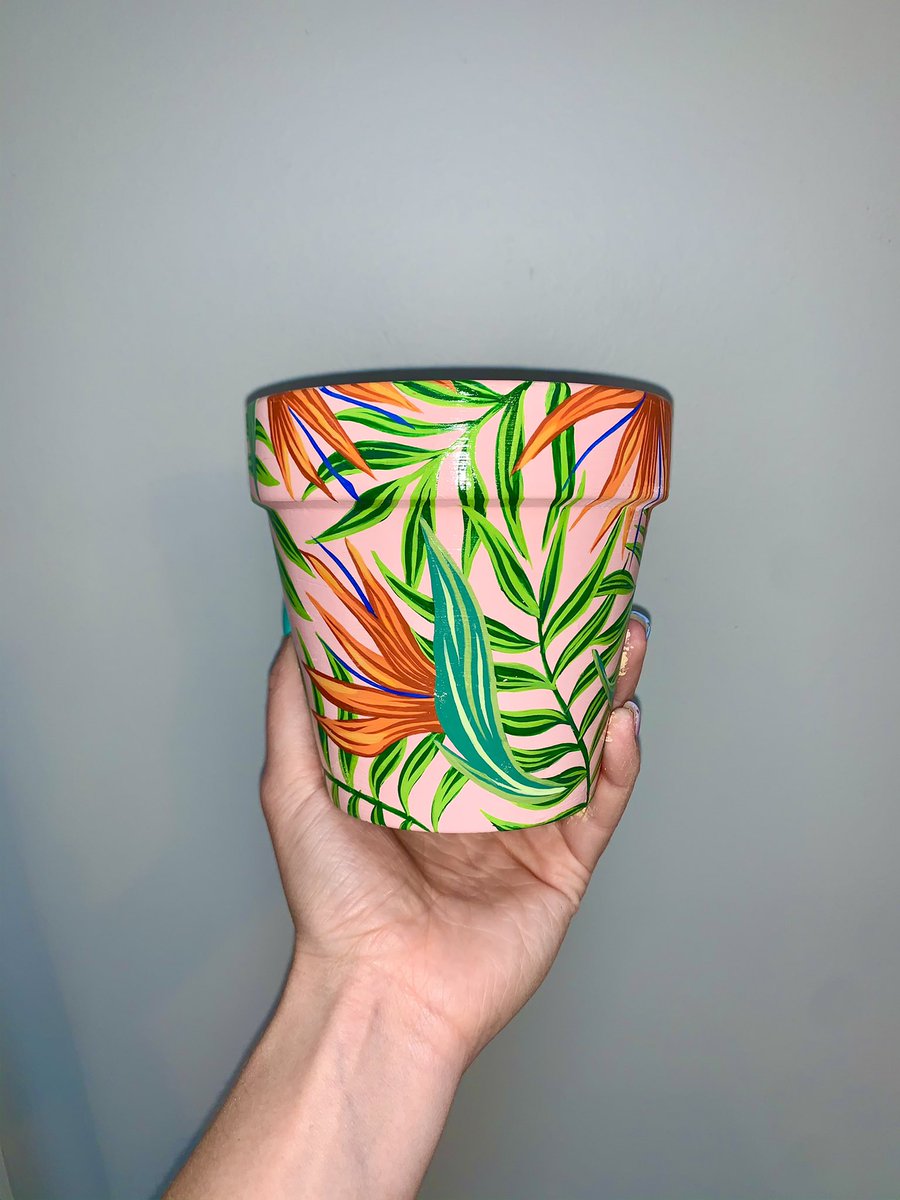 lindsayrizziart's tweet photo. I have some new pretty pots for sale 🌿🌺 https://t.co/9BfbmlL5hR 🤍 https://t.co/CscTZQZn8j