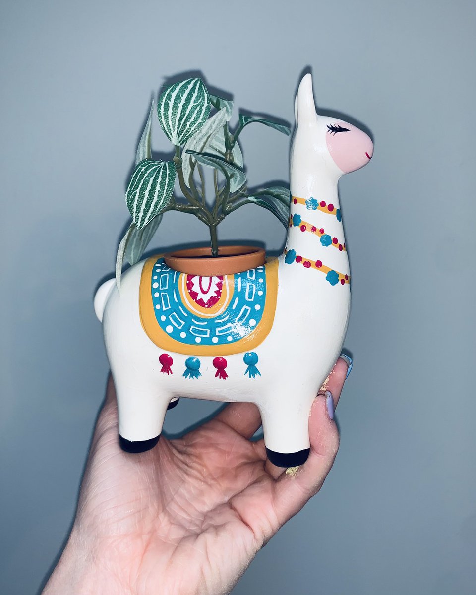 lindsayrizziart's tweet photo. I have some new pretty pots for sale 🌿🌺 https://t.co/9BfbmlL5hR 🤍 https://t.co/CscTZQZn8j