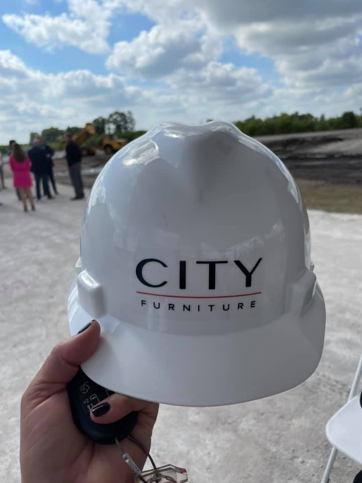 AKCity55's tweet photo. We are so excited for our 1st warehouse, showroom &amp; corporate office location in Tampa. Proud to bring 500+ jobs to the area too &amp; serve the amazing community of Tampa. 

Coming to you in 2022! ❤️👏🏗💪

#CITYFurniture #ContinuousImprovement #Expansion #Growth #NewLocation #Tampa https://t.co/7p8GzByAEY