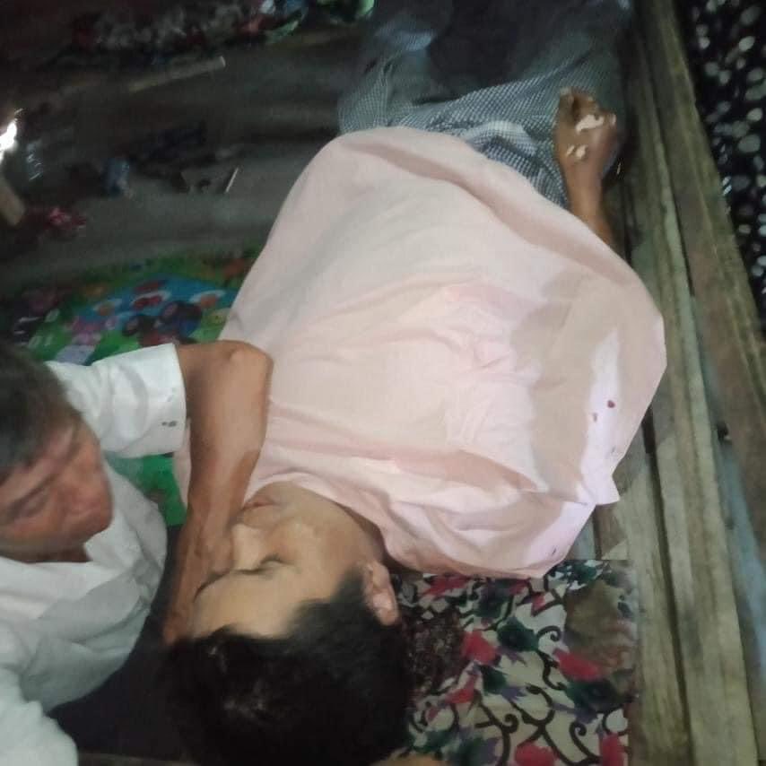 3 unarmed civilians killed in figthing between the junta’s troops and local resistance forces in Gangaw-kalay highway. The death were claimed to be caused by military troops as they burned two village and used artillery shell in the villages. #WhatsHappeningInMyanmar
