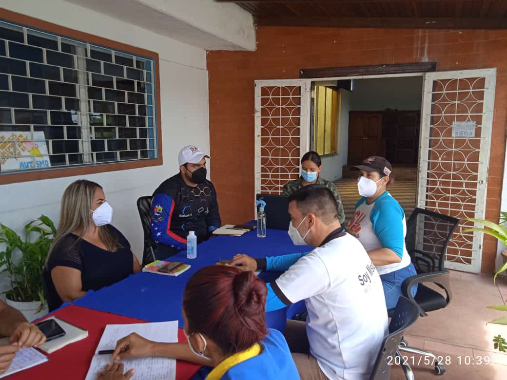 MariaVallenil15's tweet photo. Gob @_LaAvanzadora En reunión  @FsmMonagas @svgmonagas Para la Caracterización de los Patriotas, de  puntos y Circulos de las BMS del Estado con alguna patología para ser operados gracias al Gobierno Revolucionario de nuestro Presidente @NicolasMaduro @MervinMaldonad0 @dcabellor https://t.co/AmdkMh3zYA