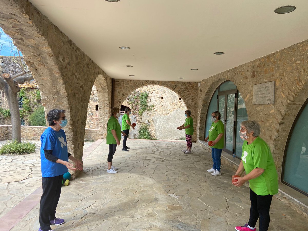 UrbanSalut's tweet photo. Dinamitzacions a Pau, Pedret, Peralada i Platja d'Aro durant el mes de Maig 2021. Sempre respectant les distàncies de seguretat i amb mascareta. @platjaroturisme @ajperalada @Dipsalut #pau #pedret https://t.co/S2FNQGVMGr