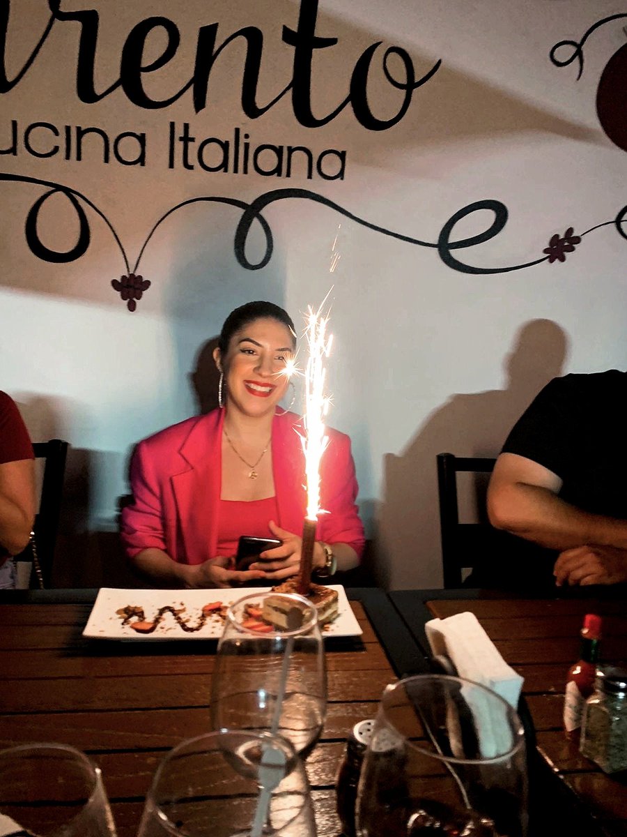 Lefonss's tweet photo. Mi último cumpleaños en mis 20s. 🥲 https://t.co/mSgIw6FwZf