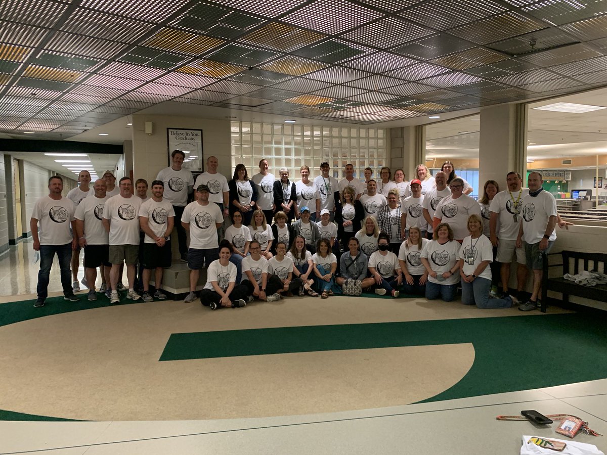 GHSWoodmen's tweet photo. Pretty awesome when the #TeamTad staff photo includes so many people that it is hard to see them all! https://t.co/yKtPrS2yrV