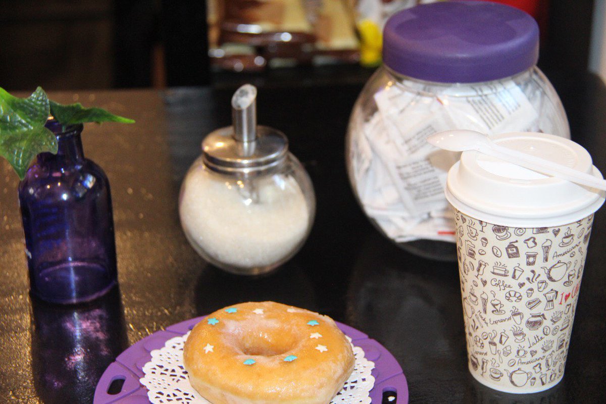 Paula_V_Duran's tweet photo. GRATIS 🍰 Merienda a Trabajador@s Esenciales!
Si estás en #Barracas Santo Domingo 3200, venite de 16:30 a 18 hs!
☕️ Café, variedades de té, donuts y torta🍩.
NO atendemos público general, ni delivery; sólo a esenciales gratis.
#BuenViernes 
#SeamosSolidarios
¡Fase 2 o 1, cuidate! https://t.co/3rFJdR5xn7