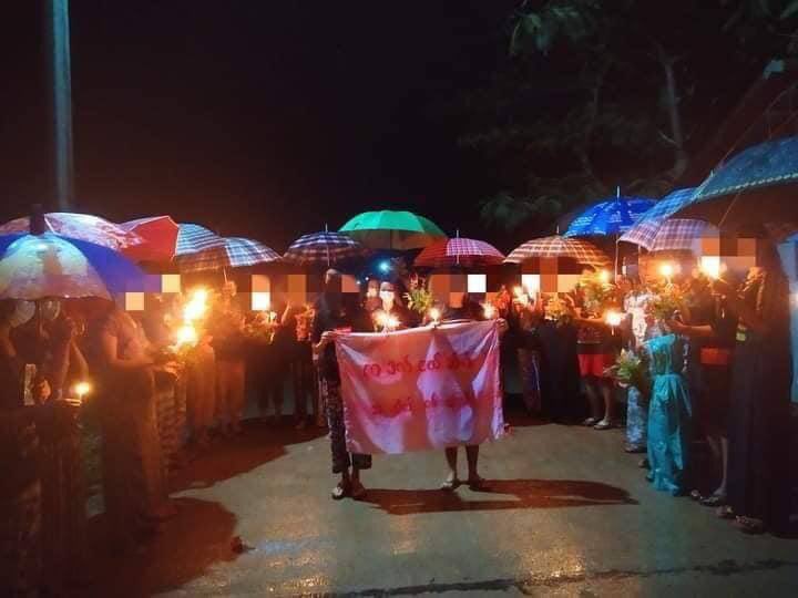 Night protests again tonight in Myanmar against military rule #WhatsHappeningInMyanmar