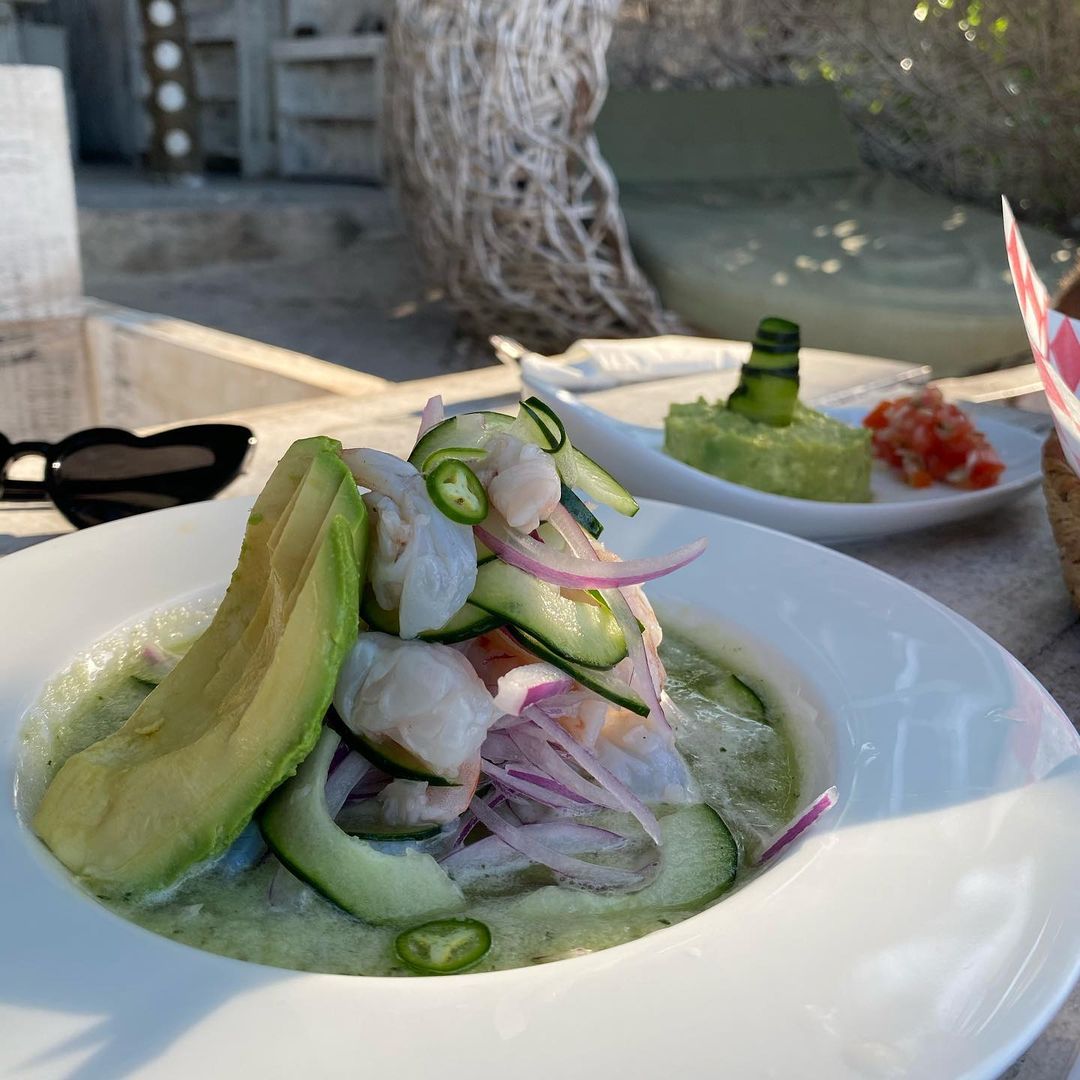 VisitHolbox_MX's tweet photo. When you come, 𝘁𝗮𝗸𝗲 𝘁𝗵𝗲 𝘁𝗶𝗺𝗲 to sit down for a meal by the sea at one of our #beachclubs. You'll love our #Caribbean delicacies! 🤤⛱️
🌐: https://t.co/ndyWfmpGps
📸: alegriadevida_ via IG
#MexicanCaribbean https://t.co/HtxMmDWvhh