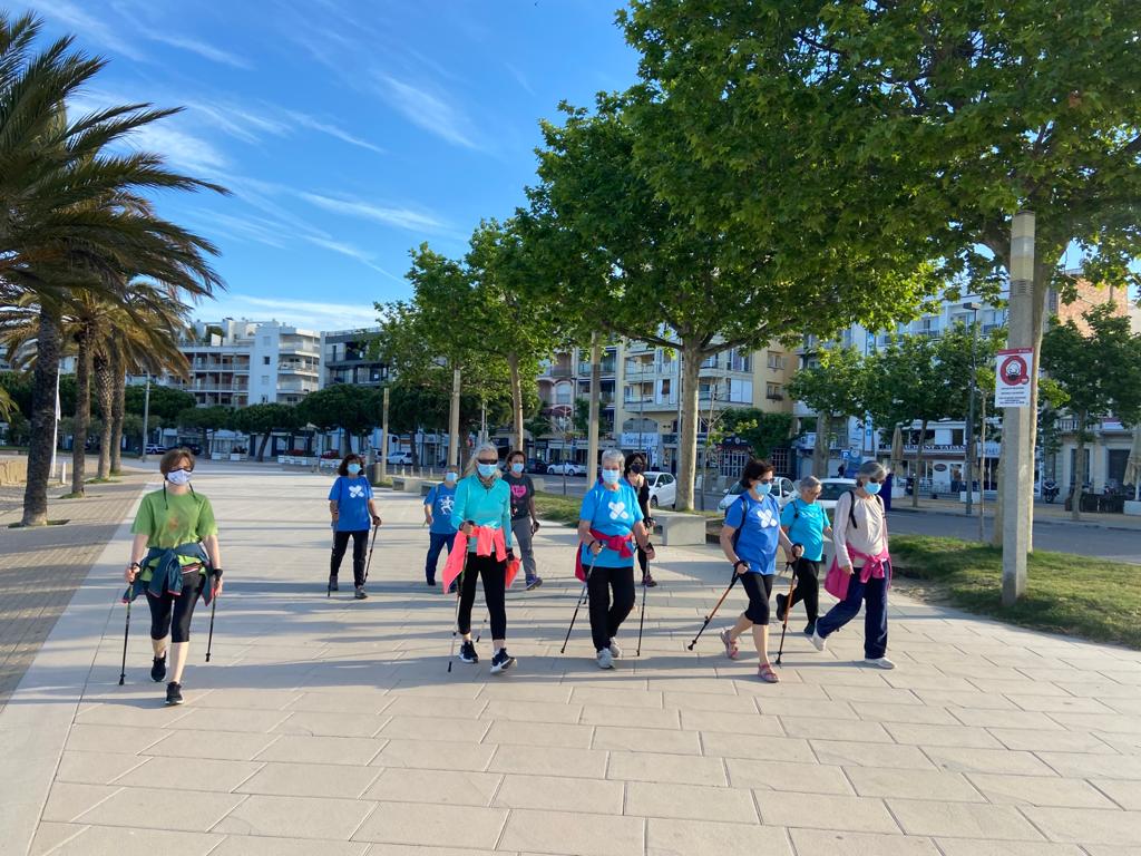 UrbanSalut's tweet photo. Dinamitzacions a Roses, Sant Feliu de Guíxols i Torroella de Montgrí durant el mes de Maig 2021. Sempre respectant les distàncies de seguretat i amb mascareta. 
@Dipsalut @AjRoses @Guixols @AjTorroella https://t.co/XYVyl7VSuI