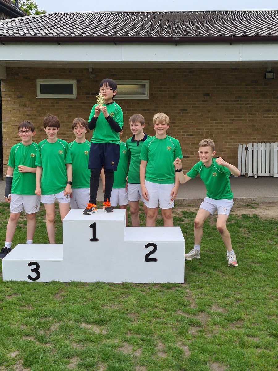 LivingstoneEC's tweet photo. Superb field and team events this afternoon in Yr 8 Sports Day! Well done to the Greens who won the team Softball event! 3rd place overall was an excellent effort and consolidates our place at the top of the @ElthamHouseComp with just 1 Half Term to go...! #greenarmy https://t.co/iXXhOTS9fT