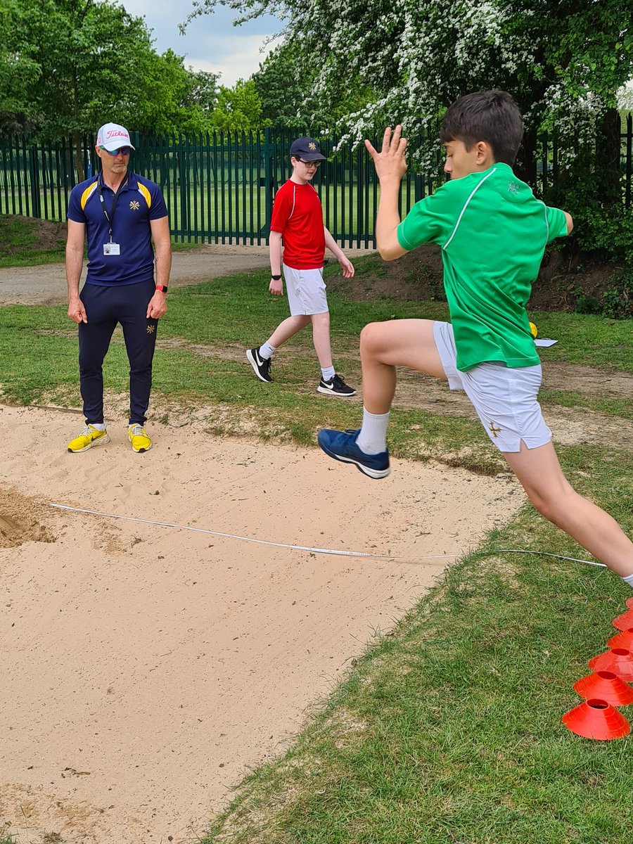 LivingstoneEC's tweet photo. Superb field and team events this afternoon in Yr 8 Sports Day! Well done to the Greens who won the team Softball event! 3rd place overall was an excellent effort and consolidates our place at the top of the @ElthamHouseComp with just 1 Half Term to go...! #greenarmy https://t.co/iXXhOTS9fT