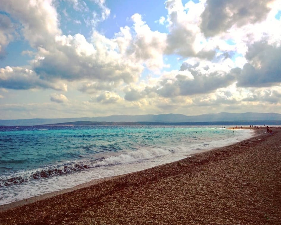 zlatniratbol's tweet photo. Much more than a magnificent beach! 🌴
~~~~
Beautiful photo by @deregerke
~~~
#zlatnirat #zlatniratbol #bolbrac #symboloftheadriatic #croatia #croatiafulloflife #islands #islandhopping https://t.co/QV4SNEdwFw
