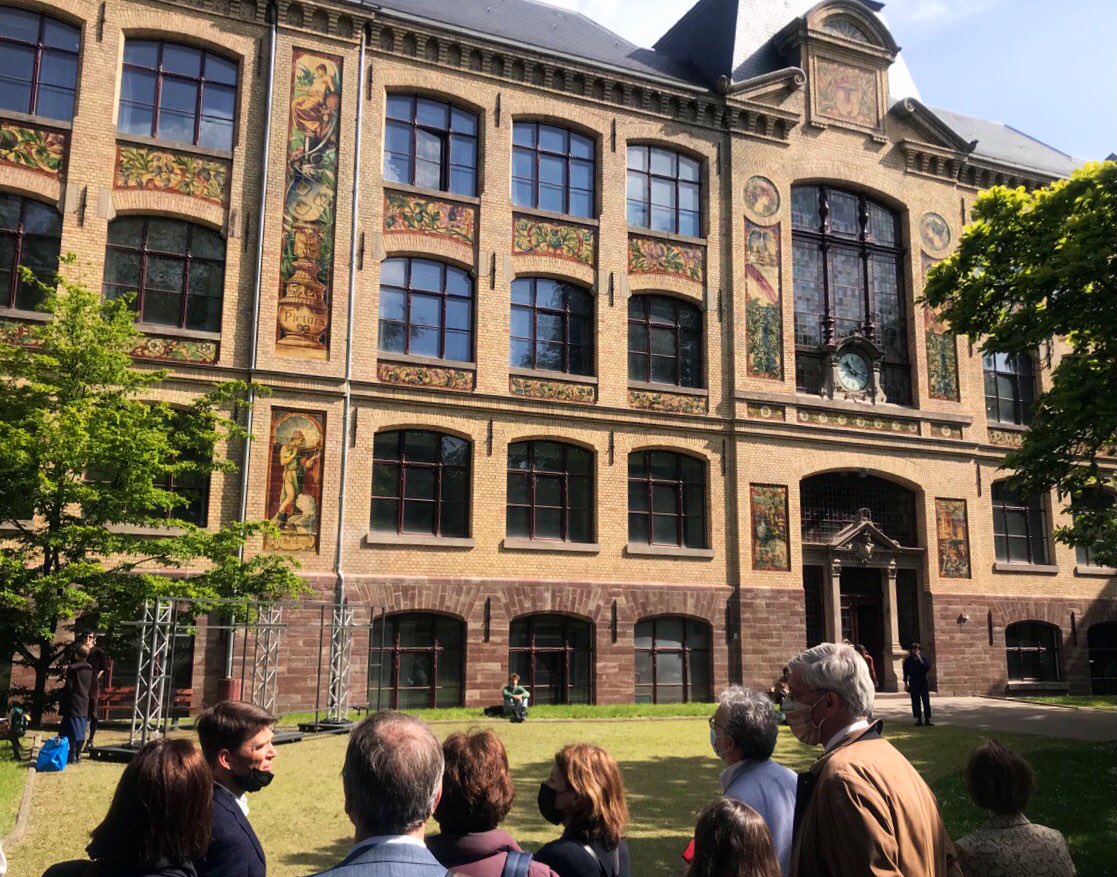 fabienne_keller's tweet photo. Très heureuse de rencontrer les auditeurs du Cycle des Hautes Etudes de la #Culture, présents pour 3 jours à #Strasbourg. Découverte ce matin du projet autour de la Manufacture des Tabacs et la Haute École des Arts du Rhin. Strasbourg, capitale européenne et culturelle! #CHEC https://t.co/sy1KvEJy9n
