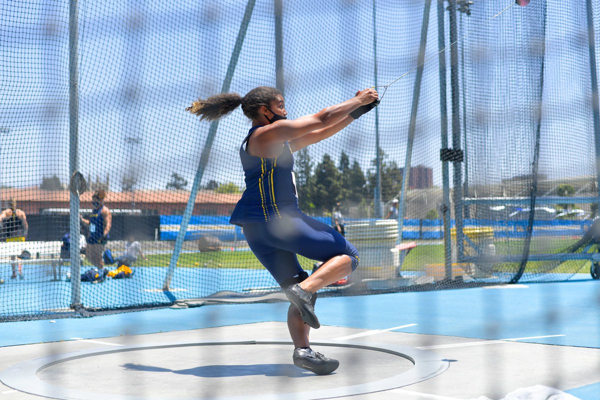Women’s hammer: Jasmine Blair goes 61.21m (200-10) in the flight one do over after a laser issue with measuring yesterday. A new PR of 5 1/2 feet! 👏 She finishes 14th, just two spots away from nationals after coming in seeded 40th. 🤯 #GoBears // #NCAATF
