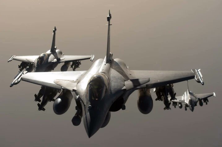 Mathieu RABECHAULT (@matrabechault) on Twitter photo Jadis invendable, aujourd’hui succès commercial: pourquoi le Rafale a fini par s’exporter
u.afp.com/RafaleCroatie
<a href="/VladaRH/">Vlada Republike Hrvatske</a> <a href="/Dassault_OnAir/">Dassault Aviation</a> <a href="/Armees_Gouv/">Ministère des Armées</a> Jadis invendable, aujourd’hui succès commercial: pourquoi le Rafale a fini par s’exporter
u.afp.com/RafaleCroatie
<a href="/VladaRH/">Vlada Republike Hrvatske</a> <a href="/Dassault_OnAir/">Dassault Aviation</a> <a href="/Armees_Gouv/">Ministère des Armées</a>