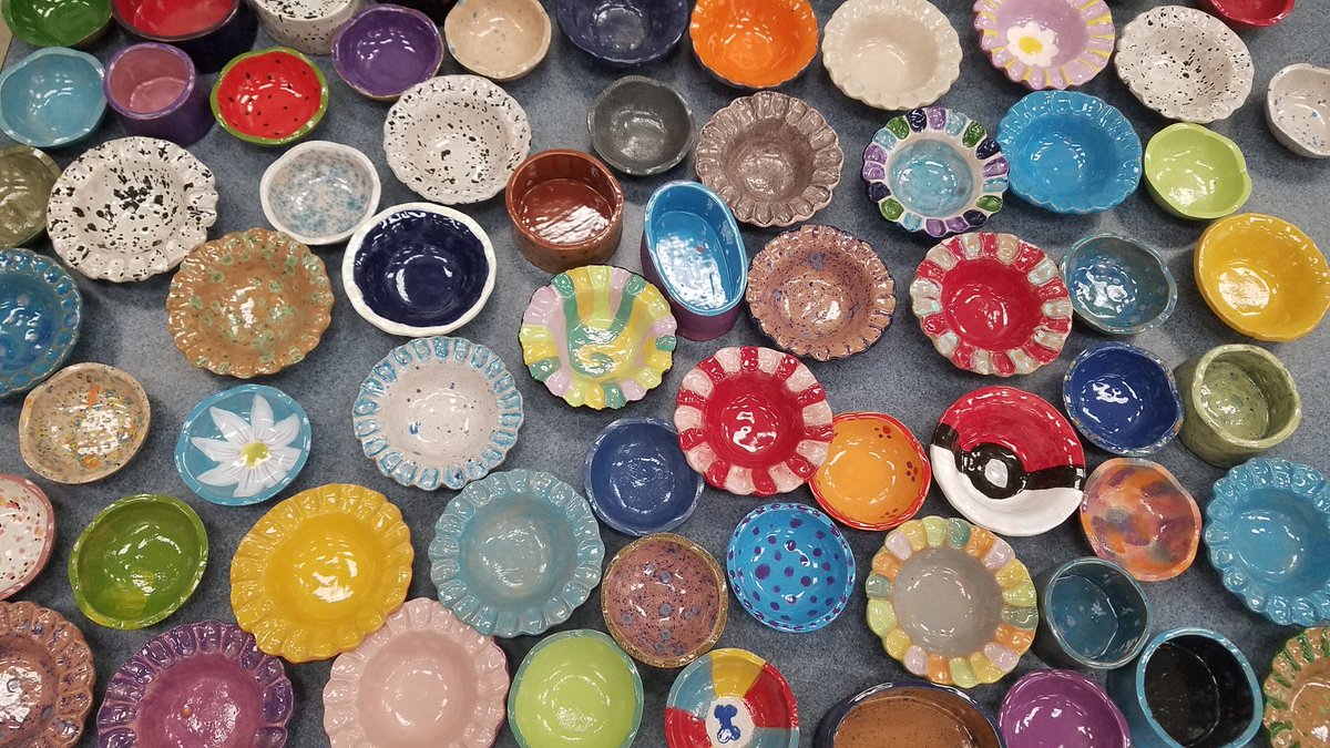 kingsknightart's tweet photo. Hot out of the kiln and on there way to the Humane association of Warren County! #kingsstrong @kings_hs #kingskindness @Kings_Schools https://t.co/JiBthu75n5