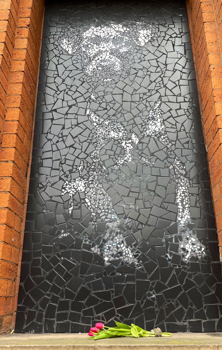 Sad to hear about this little guy - the real life black dog of <a href="/BlackDogNQ/">Black Dog NQ</a> 🖤 Left little Bruce some flowers. Sleep well, fella.