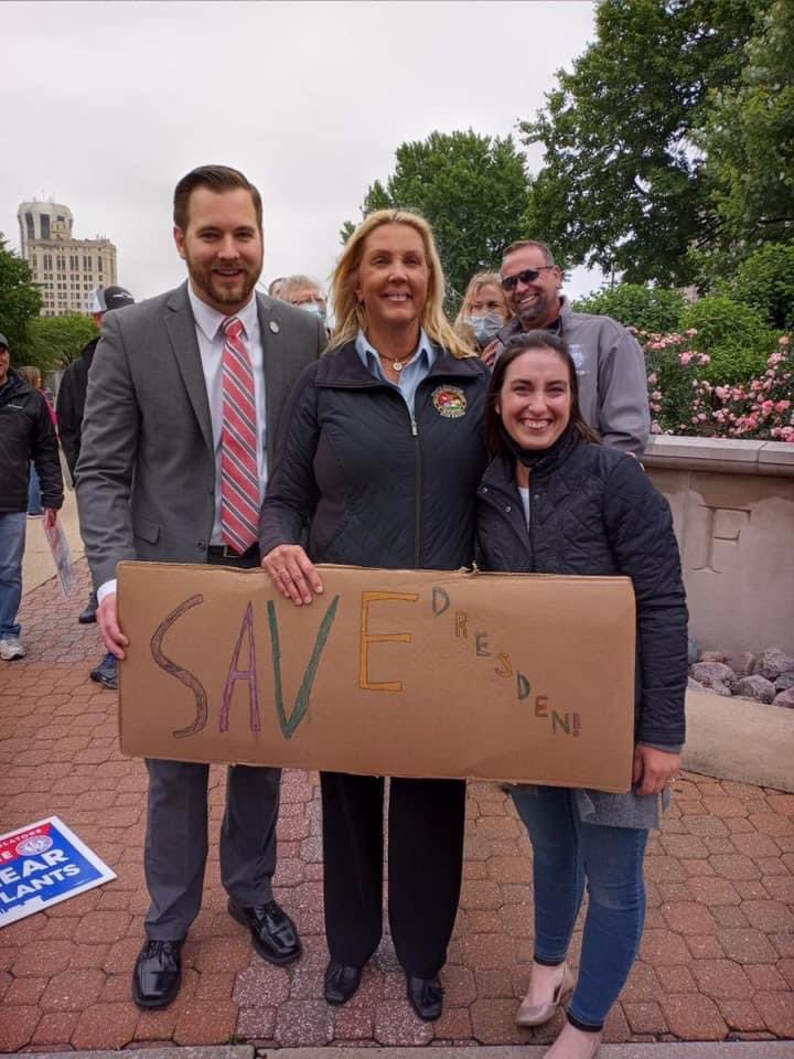 Many people from my community came down to #SaveDresden #SaveOurJobs #SaveILNukes