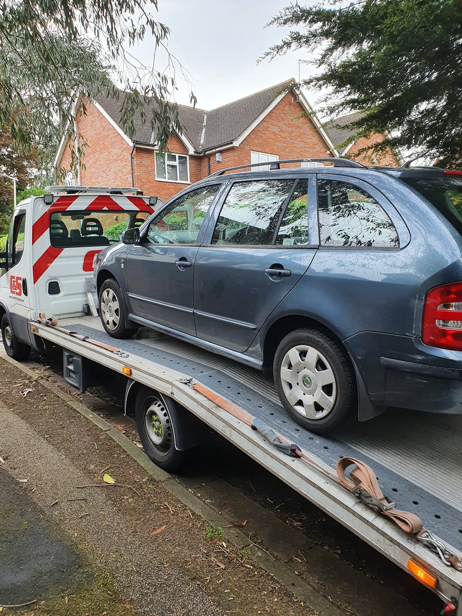 MPSRTPC's tweet photo. Another one bites the dust #HillingdonSTT take another uninsured driver off the road but to make it worse he only had a provisional licence #getacab #wewillfindyou https://t.co/Zf33HHDoMj