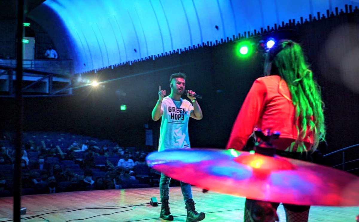 WilliamBastianM's tweet photo. Dandola toda siempre en el escenario!
📸 @cory_films @nichelson_abiud
#movimiento #williambastianmusic
#music #colombia #urban
#porttrait #picoftheday #pic
#samsung #bogota #comignsoon #musica #new #newsound #video https://t.co/tEKaKBkNLl