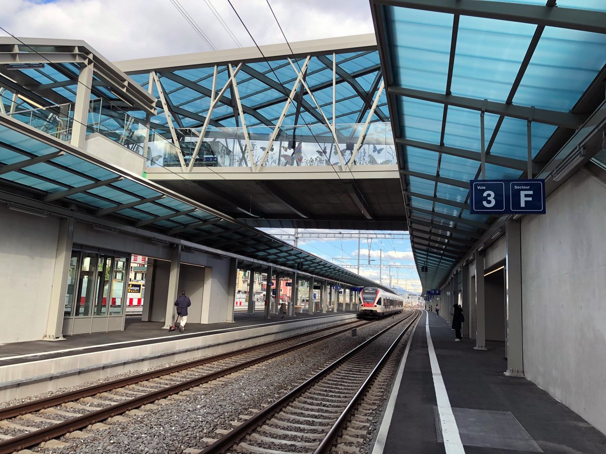 MartinVetterli's tweet photo. My new and improved commuter experience through the hub in Renens - Looks more and more like downtown Zurich ;) https://t.co/zitCKyp4Io