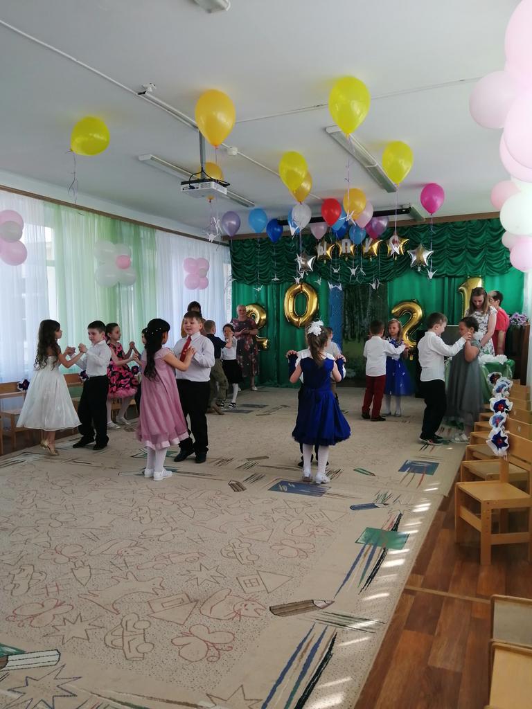 <a href="/Garifzyanov_AR/">Гарифзянов Андрей</a> 28 мая  детский сад "Березка "  попрощался со своими выпускниками.