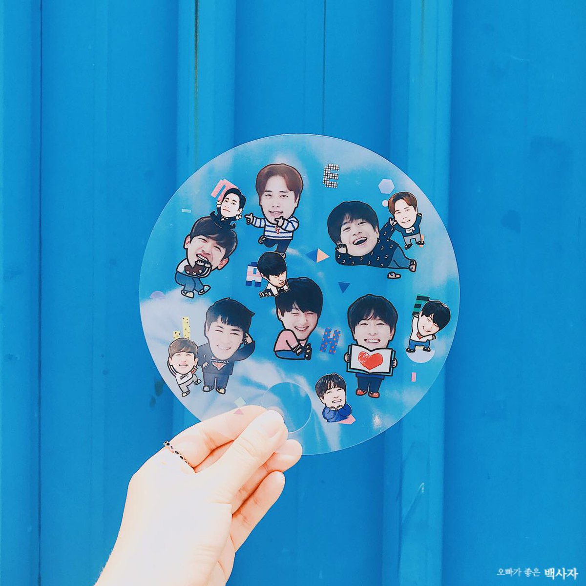 🍊싢복절 Rt 이벤트🍊

왼쪽의 투명부채랑 오른쪽처럼 꾸밀 스티커
함께 드릴게요! 스티커 도안은 다릅니다.
#우리_이름_우리가_책임지지_신화

언제쯤 콘서트 갈 수 있나요😭
당발은 싢복절 보내고 늦은밤 할게요🧡