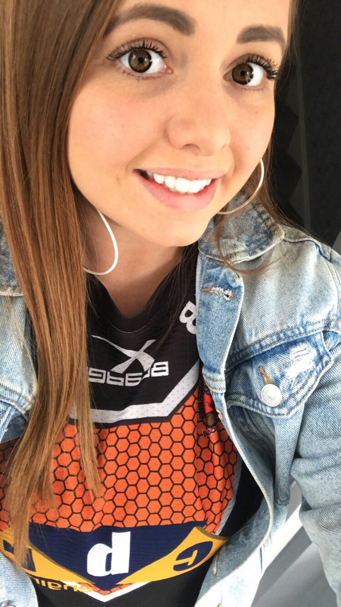 CarbonZero91's tweet photo. Another game day has arrived 🏉
This time I don’t need to wear thermals 🙌🏼
Nothing beats a @CTRLFC vs @leedsrhinos derby darn’t Lane!
Let’s hope we’re singing Sweet Caroline at the end of the game 🐯🦏
#COYF #ReadyToRoar #RugbyLeague #SaveOurAcademy https://t.co/CX6rLrhliz