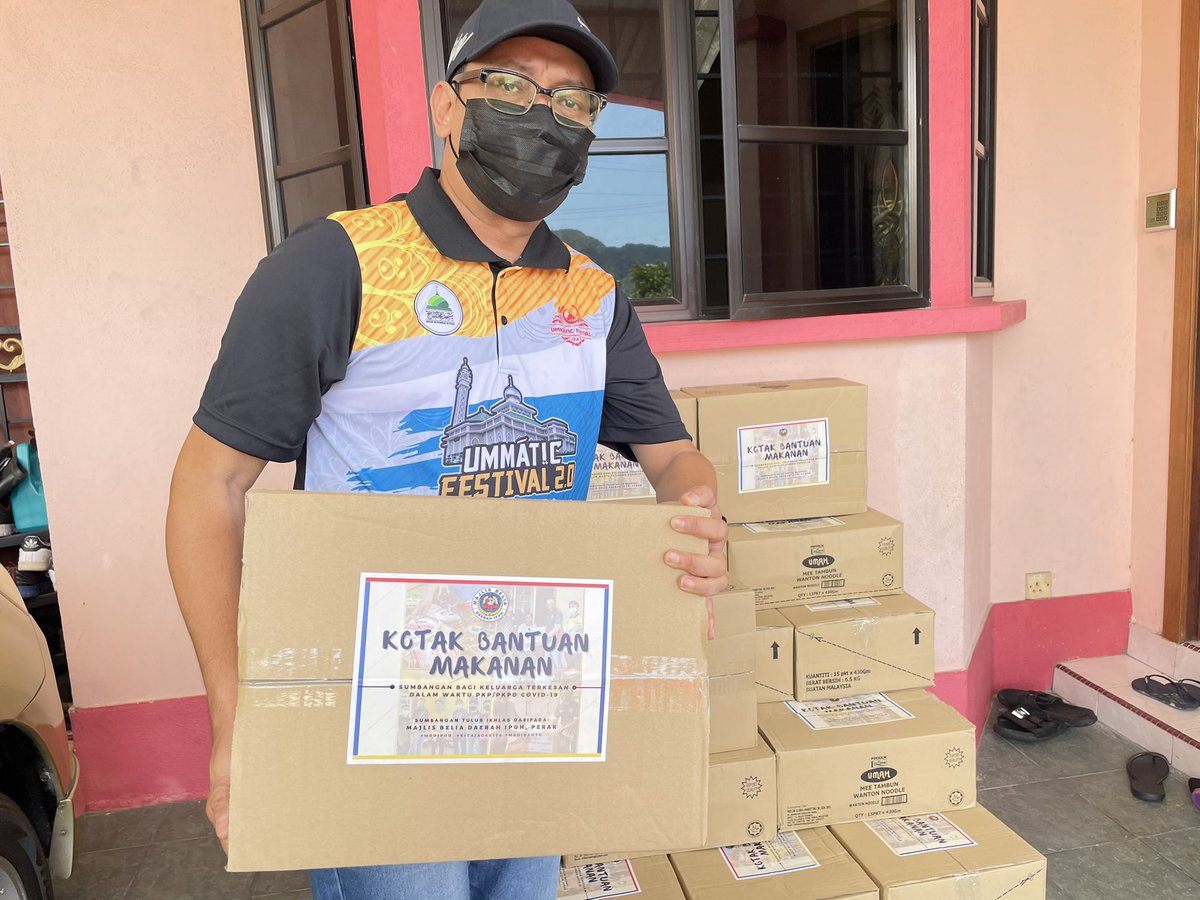 mhaiqalsyahid's tweet photo. Alhamdulilah, Majlis Belia Daerah Ipoh telah melaksanakan Sumbangan Kotak Bantuan Makanan kepada Keluarga Terkesan Dalam Waktu PKP/PKD Covid- 19.
Semoga Sumbangan ini, dapat meringankan beban semua penerima. Marilah bersedia untuk โTotalLockdownโ. InsyaAllah
#MBDIpoh https://t.co/ogur6MrHFY