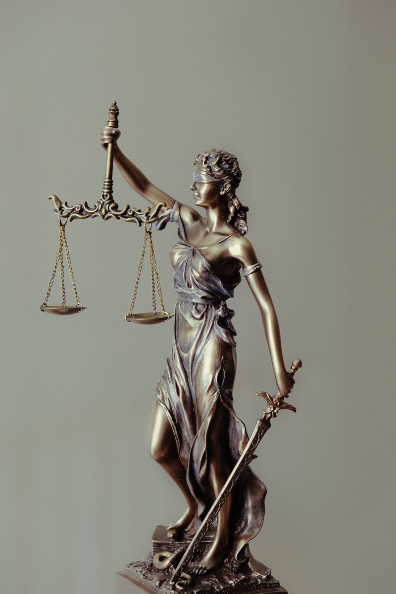 TekInvestors's tweet photo. Hire a start-up attorney

Lawyers are essential for the survival of your business. There are a number of things that are needed to maintain a business that only lawyers know how to do. Such as contracts, liabilities, employment, copyrights, non-disclosure agreements, ect... https://t.co/cZGYBA3jpF