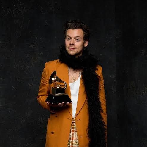 Alcocer_1994's tweet photo. Harry en los grammys 

I vote for #HarryStyles as #100MostHandsomeMen2021 for #TBworld2021 https://t.co/SyrQSsxpNe