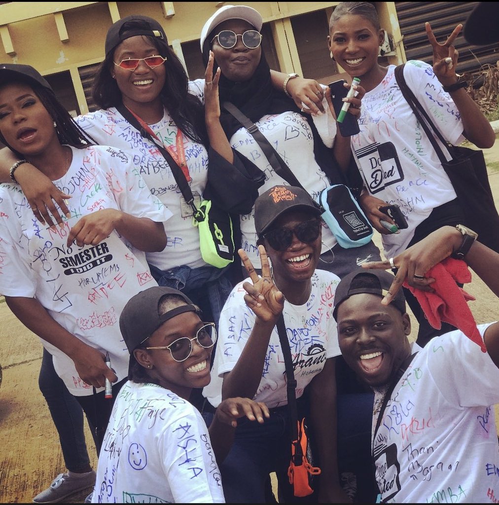 raheemat_atata's tweet photo. Alihamdulilah 🙏🏾🙏🏾🙏🏾🥺 after 6 years of struggle and stress, guess who’s the latest graduate in town 💃🏾💃🏾💃🏾... https://t.co/klni6U6UeL