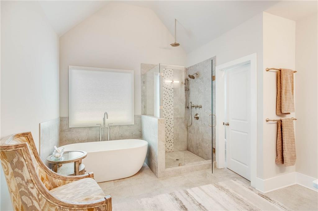 bhhsgeorgia's tweet photo. Refined and timeless , this stunning white brick carriage house will always be a classic. This listing is exclusively marketed by Jeff and Trenna Gordon. Click the link below to see more of this beautiful home! #homesweethome #realestate 
.
https://t.co/4mWn8Fh7HI https://t.co/vfPSppfrWe