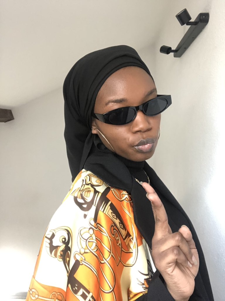 FatoumataM's tweet photo. behold the scarf-blazer combo 🔥 https://t.co/78dAf59rpG