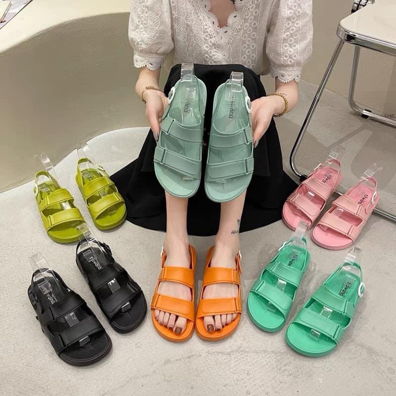 maidenchoose's tweet photo. เจ้าแตะยางน้อยสีน่ารักมากกกกนุ้บนิ้บสุด ใส่ไปไหนก็รอดเหอะแม่ สีน่ารักมั่ก ฝากรีหน่อยนะกั้บ
โปรโมชั่นตอนนี้🔥

คู่ละ 149.-
2 คู่ 250.- 
หาเ��ื่อนมาหารกันเถอะ
ค่าส่ง 30 งับ✋🏻 https://t.co/esNb3lpTTn