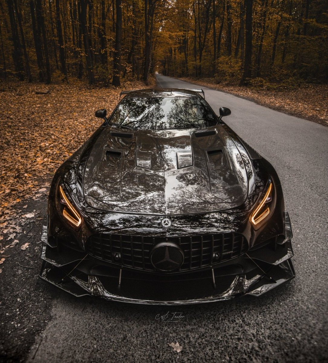 WorldWideCarsTM's tweet photo. Mercedes AMG GTR Pro 👀 https://t.co/MfddWCKz8k