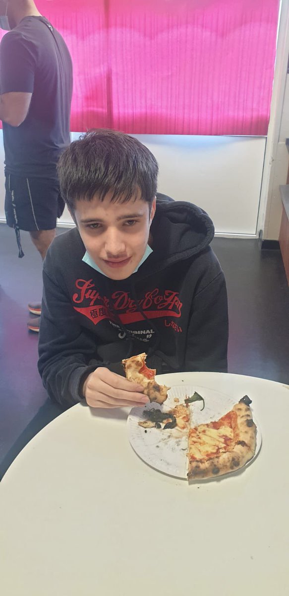 Diolch o galon i <a href="/flourdup/">Flour'd Up</a> am ymuno gyda ni heddiw gyda’u pizzas blasus wrth i ni ffarwelio gyda bl 13 🍕 Thanks to Flour’d Up for the amazing pizzas today as we said goodbye to year 13 #joio