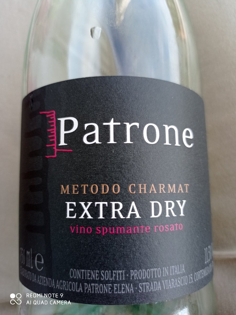 PiemonteDreams's tweet image. OMG!! I am loving this new sparkling rose by #Patronewinery it's 11.5% and sooo drinkable for aperitivo. Metodo Charmat is the style, my first tasting and, oh dear, we finished the bottle!! 😀👍 #metodocharmat #Patronewinery #AltaLanga