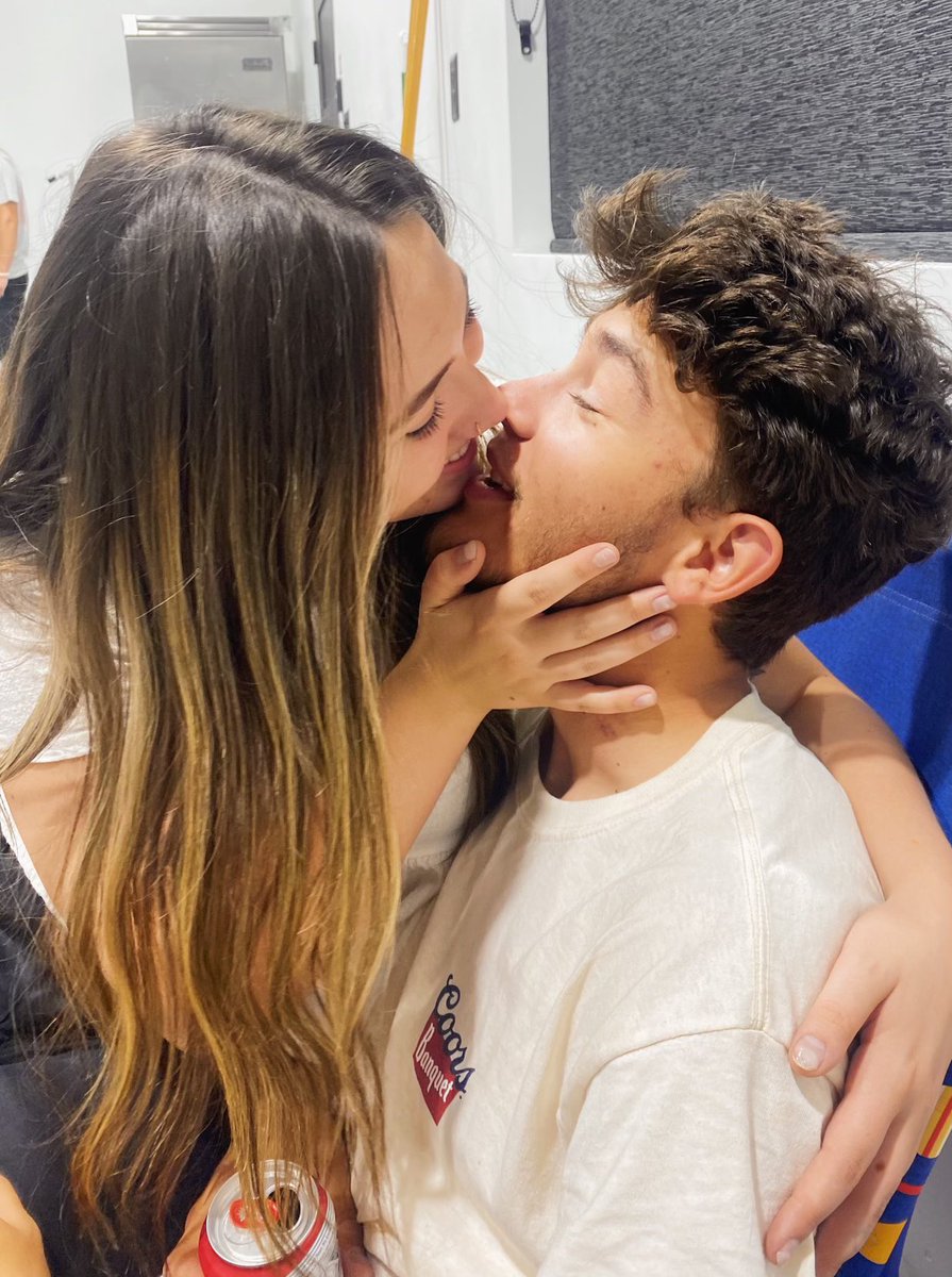 BryceRichman's tweet photo. this girl could break my heart and I’d apologize https://t.co/aw9x1hrjXo