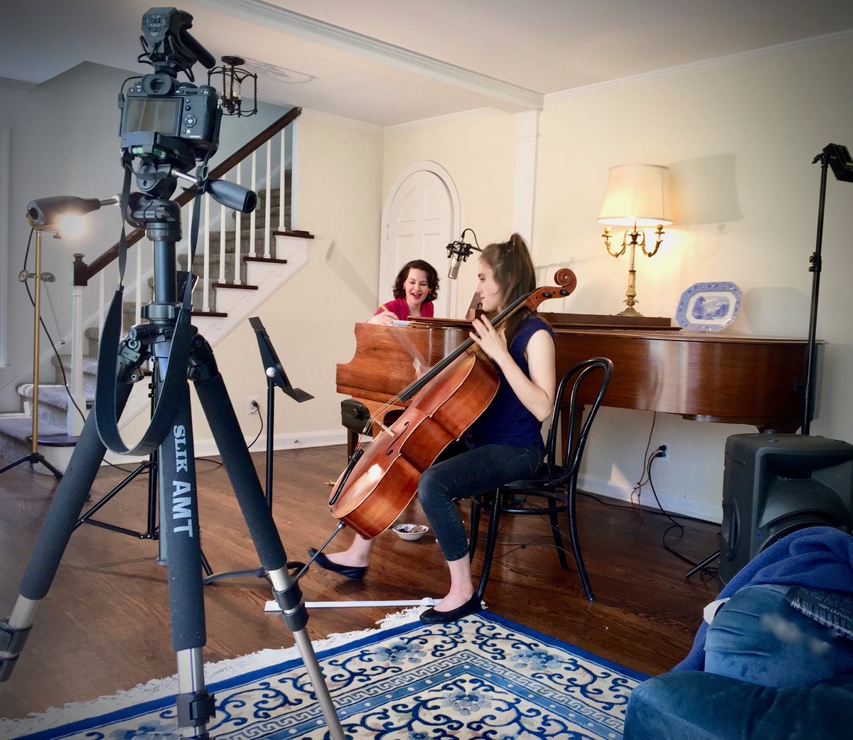 joanellison's tweet photo. Iβm so happy to be able to make music with my friend Nora, and to be working on an absorbing new project together! (More details anon...πΆ) #fullyvaccinated #judygarlandconcert #judygarlandcentennial #americanpopularsong #overtherainbow #gethappy #retrosinger #joansingsjudy π https://t.co/LxCQkcvlEe