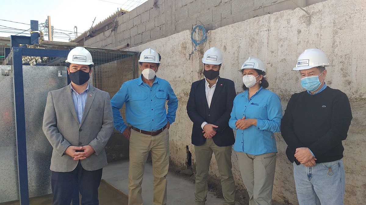 Economia_antof's tweet photo. El Subsecretario @pertuze sigue recorriendo la comuna de #Antofagasta, conociendo distintas iniciativas que con el apoyo de @CorfoAntofa, buscan potenciar el ecosistema de pymes innovadoras en la región.
#PymesMotorDeChile🇨🇱 https://t.co/W1Zk3xZJms