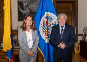 Almagro_USA2015's tweet image. Grato encuentro con @ViceColombia @mluciaramirez, quien me ratificó que apoya sin fisuras la visita de la CIDH a Colombia para revisar las violaciones de DDHH en el país, pero no para ahorita, sino para cuando gobierne @petrogustavo
