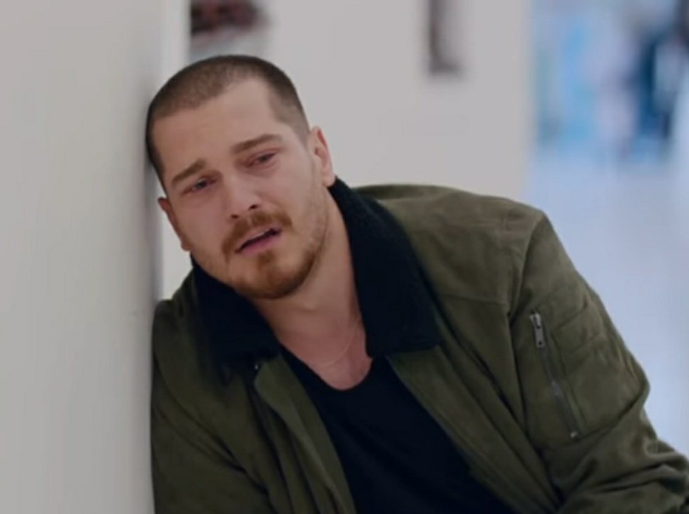 Emir &amp; Sarp..

İkisininde sevdiği kadın gözünün önünde vuruldu ve kucağında öldü..💔