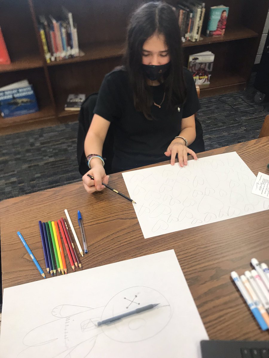 MendezMSLibrary's tweet image. The library is the place to be today! Students, teachers, and this librarian are dancing and drawing during the 6th Grade Field Day rotations! @MendezMS_STEM @AustinISD