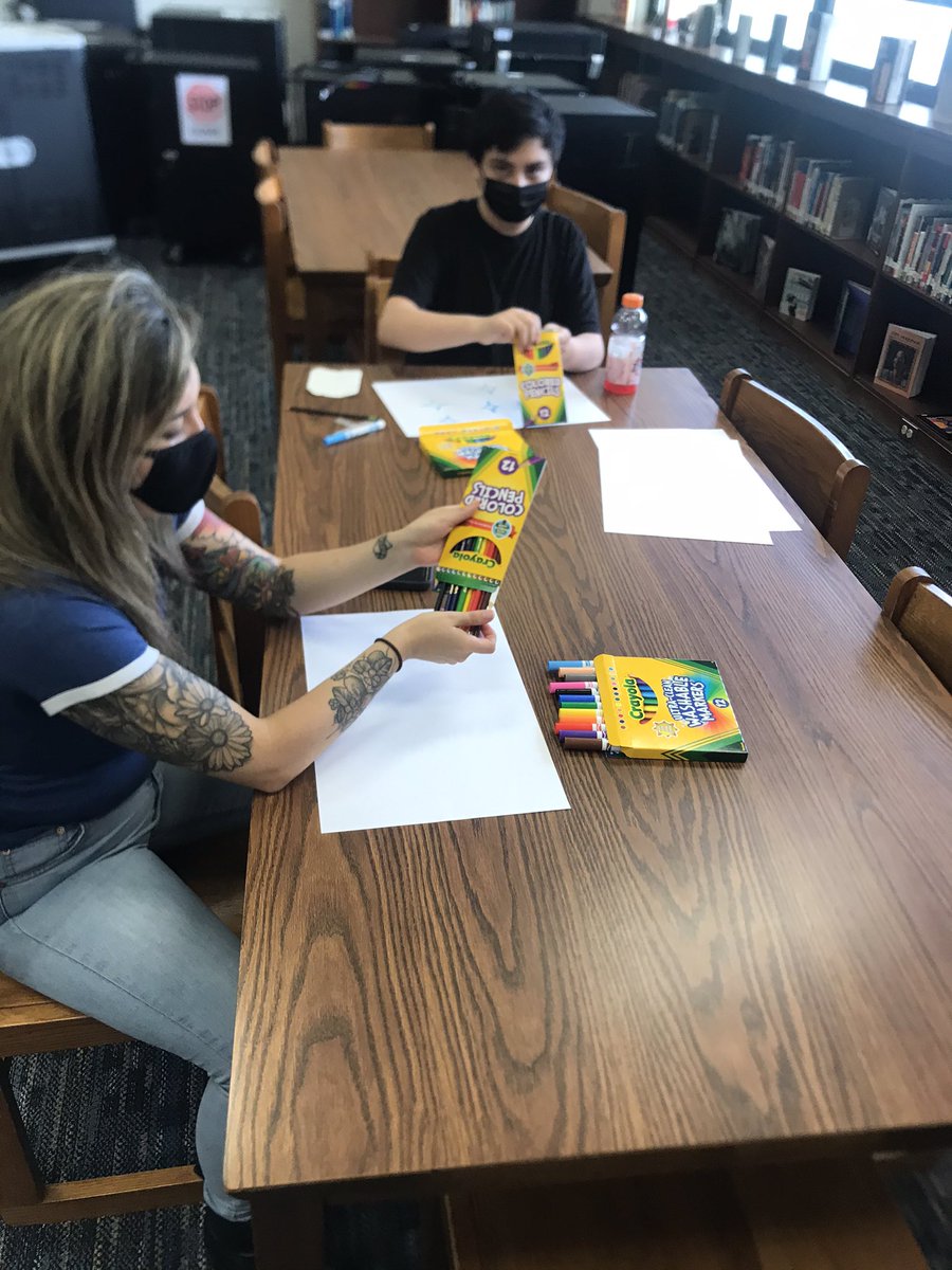 MendezMSLibrary's tweet image. The library is the place to be today! Students, teachers, and this librarian are dancing and drawing during the 6th Grade Field Day rotations! @MendezMS_STEM @AustinISD