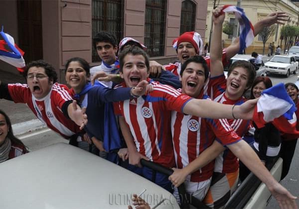 alexiakuster's tweet photo. @TigoParaguay Lo que más extraño de la cancha es la chipa con cocido y al salir de la cancha ir al panteón porque le ganamos a Brasil @TigoParaguay #ConTigoParaguay https://t.co/CNjCQ8wDQe