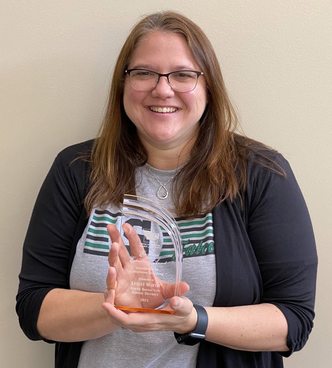 Congratulations to Lesley Martin for winning the Northland Chamber of Commerce Excellence in Education award! <a href="/SHSFalcons/">Staley High School</a> @StaleyNews <a href="/NKCSchools/">NKC Schools</a> <a href="/FLOTUS/">First Lady Melania Trump</a> <a href="/SecCardona/">Secretary Miguel Cardona</a> <a href="/lmartin0910/">Lesley Martin</a> <a href="/MayorLucasKC/">Mayor Quinton Lucas</a>