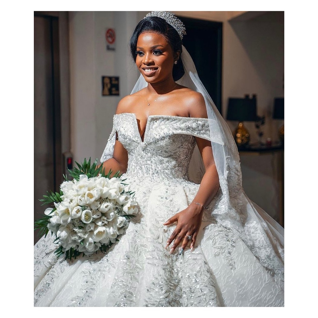 EventPlannerNg's tweet photo. Peep our Bride of the day!
She looks elegant in her pretty wedding dress @thebridalwardrobe

She's royalty😍😍.

#eventplannerng  #eventplanning #lagosnigeria #partyplanner #lagosvendors  #onlineeventplanning 
#eventmanagement #motherslove #bridesmaids #nigerianwedding https://t.co/q5HRlvcUoP